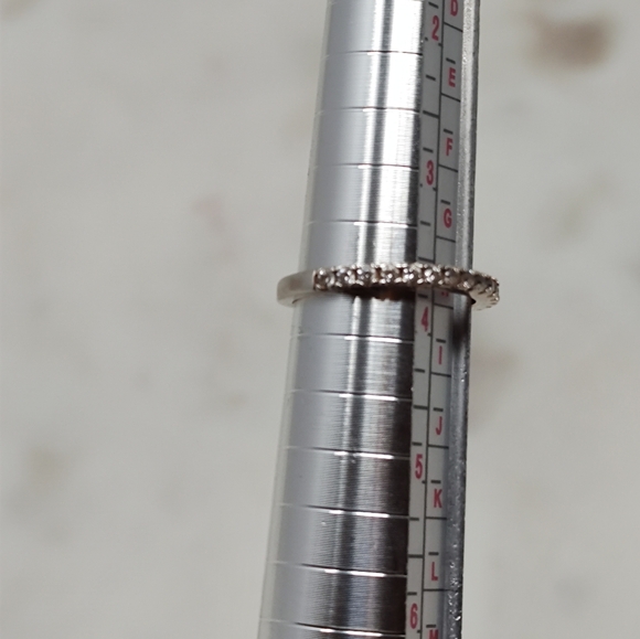 Size 4 Sterling Silver Women's Ring With CZ Accents - Picture 12 of 12